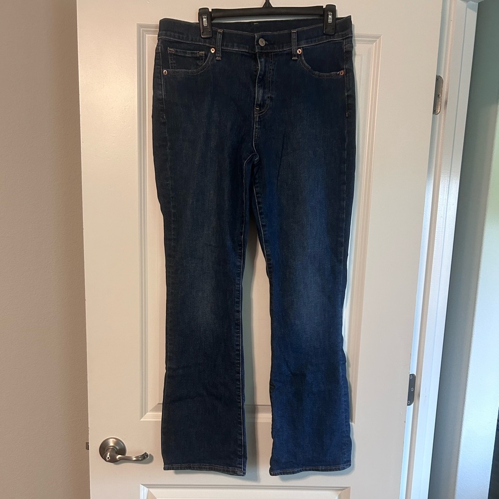 NWOT Gap, Baby boot cut, mid rise jeans